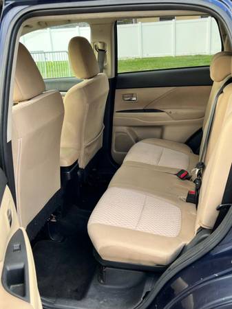 Mitsubishi outlander 2014 - - by dealer - vehicle for sale in Pompano Beach, FL – photo 8