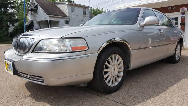 2003 LINCOLN TOWN CAR SIGNATURE AUTO LOADED LEATHER!! for sale in Cleveland, OH – photo 10