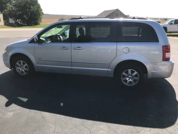 2008 Chrysler Town and Country Touring Dual DVD heated leather for sale in Jacksonville, IL – photo 17