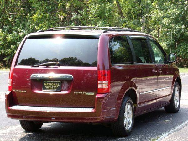 2009 Chrysler Town Country Touring for sale in Madison , OH – photo 13