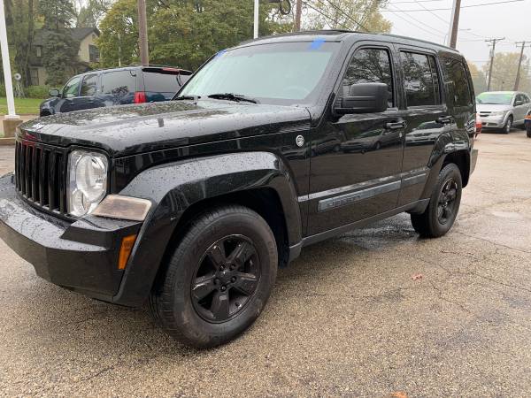 2009 Jeep Liberty 4x4 Clean! - cars & trucks - by dealer - vehicle... for sale in Elgin, IL