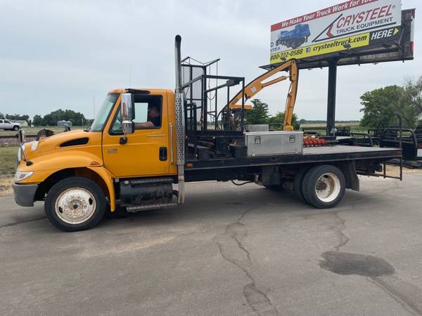2007 International 4300 Lo Pro with 16 Flatbed - - by for sale in Lake Crystal, MN – photo 2
