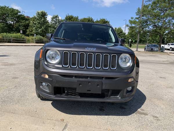 2018 Jeep Renegade latitude 4x4 only 2000 miles for sale in Chicago, IL – photo 3