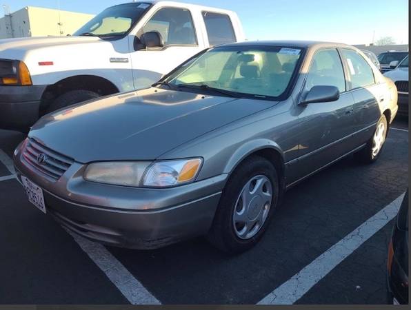 1998 Toyota Camry 4dr Sdn XLE Auto - - by dealer for sale in Alameda, CA