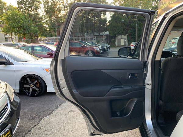 2018 Mitsubishi Outlander SEL AWD Buy Here Pay Her, for sale in Little Ferry, NJ – photo 18