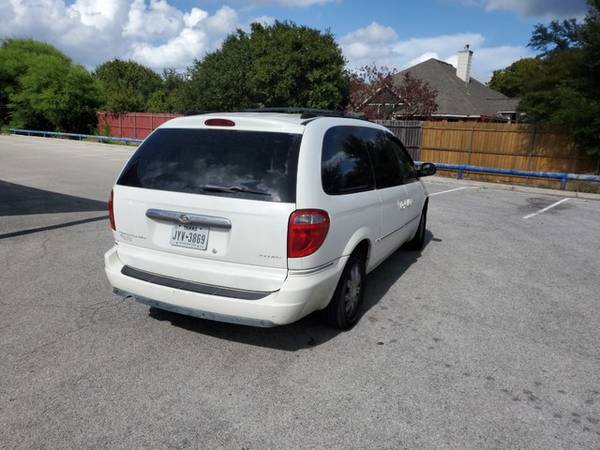 2005 Chrysler Town & Country Stone White FANTASTIC DEAL! for sale in San Antonio, TX – photo 6