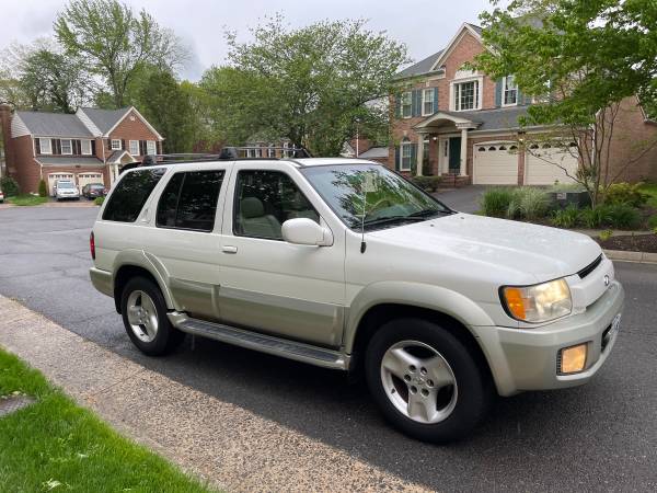 2001 Infiniti QX4 4X4 Low miles only 145k looks and runs great for sale in OAKTON, District Of Columbia – photo 3