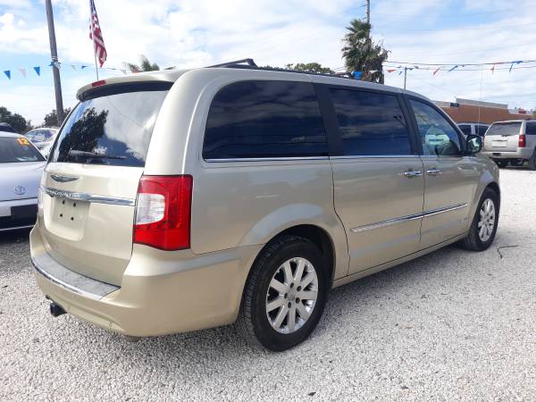2011 Chrysler Town & Country - Backup camera, 3rd Row seating for sale in Clearwater, FL – photo 5