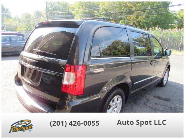 2011 Chrysler Town Country Touring Minivan 4D EZ-FINANCING! for sale in Garfield, NJ – photo 4