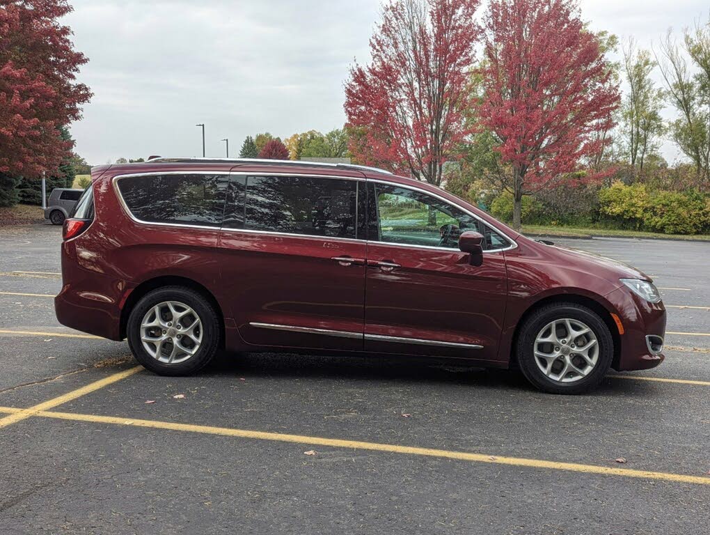 2017 Chrysler Pacifica Touring L Plus FWD for sale in URBANDALE, IA – photo 5