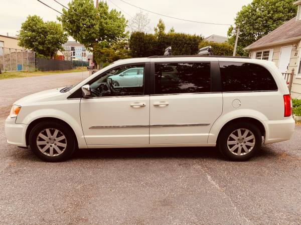 2011 Chrysler Town and Country for sale in Ronkonkoma, NY – photo 7