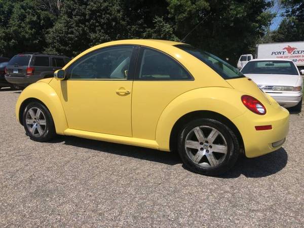 2006 VW BEETLE 5 SPEED ICE COLD AC - cars & trucks - by dealer -... for sale in Danbury, NY – photo 4