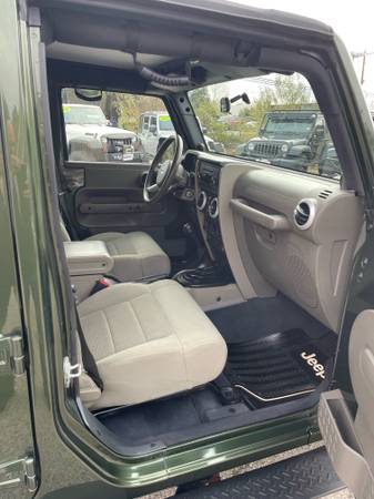 2008 JEEP WRANGLER UNLIMITED SAHARA LOW MILES - - by for sale in North hampton, NH – photo 9