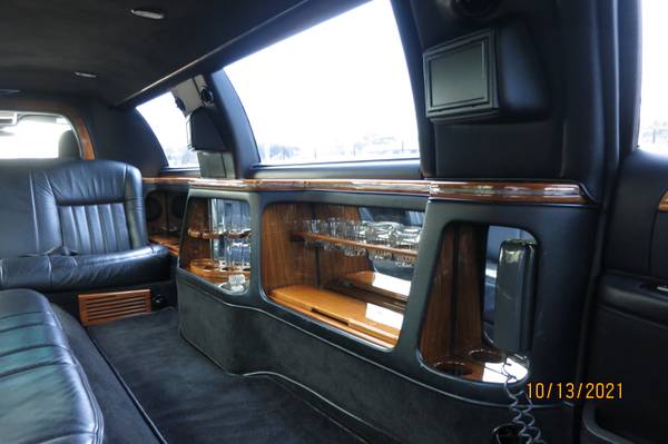 2005 Lincoln Town Car-EXECUTIVE LIMO - - by dealer for sale in Collingswood, NJ – photo 15