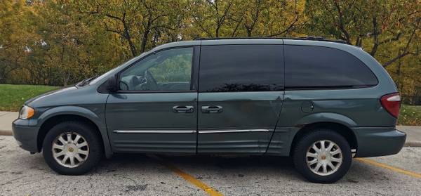 2002 Chrysler Town & Country LXi minivan for sale in Evanston, IL – photo 2