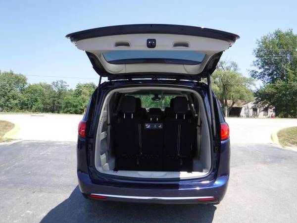 2017 Chrysler Pacifica Touring 3rd Row Leather Htd Seats 180 on hand for sale in Lees Summit, MO – photo 14