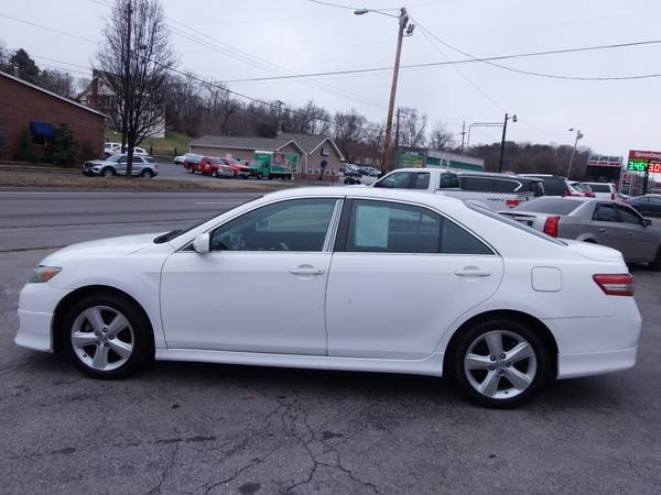 2011 Toyota Camry SE 2 OWNER - - by dealer - vehicle for sale in Roanoke, VA – photo 10