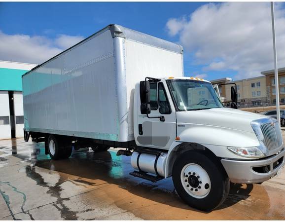 26 2012 International 4300 with Liftgate for sale in San Antonio, TX – photo 9