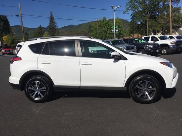 2018 Toyota RAV4 XLE WITH LOW MILES #52904 for sale in Grants Pass, OR – photo 9