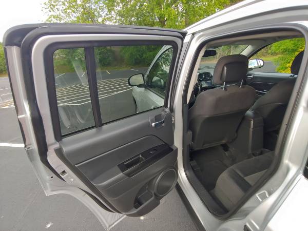 2011 jeep compass, 4x4 , heated seats for sale in Conover, NC – photo 19