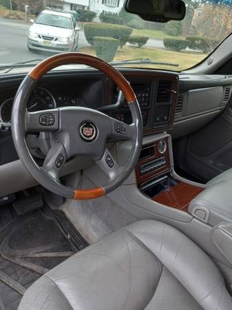 2004 Cadillac Escalade Platinum 6 0 All Wheel drive for sale in Burlington, MA – photo 4
