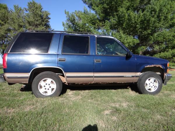 95 Chevy Tahoe 4X4 RUNS AND DRIVES! CHEAP! - - by for sale in Columbia, IA – photo 2