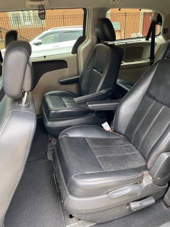2011 Chrysler Town And Country Limited for sale in Brooklyn, NY – photo 9