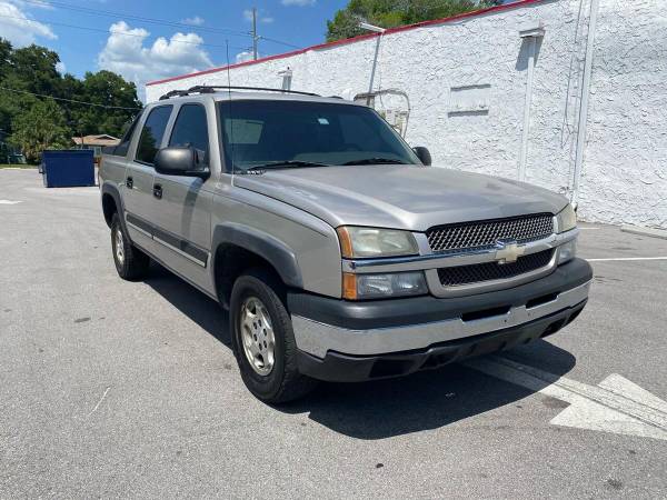 2004 Chevrolet Chevy Avalanche 1500 4dr Crew Cab SB RWD - cars & for sale in TAMPA, FL – photo 2