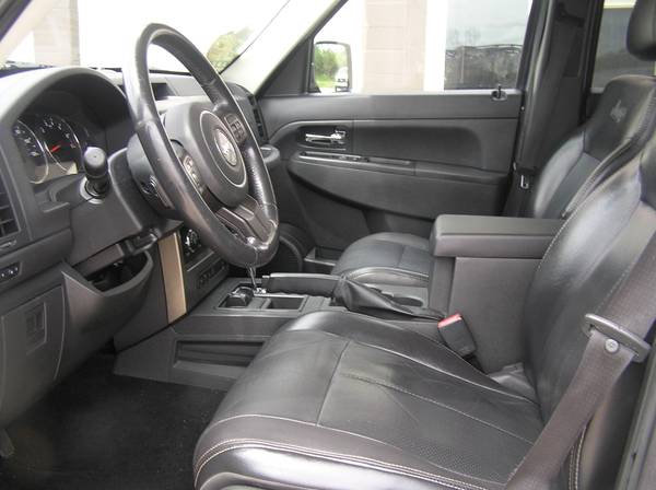 ***2012 JEEP LIBERTY LATITUDE 4X4 (ONE OWNER) *** for sale in Vandalia, OH – photo 11