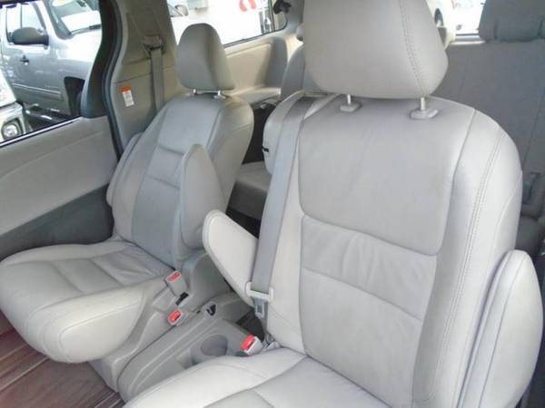 2018 TOYOTA Sienna XLE 8 Passenger 4dr Mini Van Minivan for sale in West Babylon, NY – photo 18