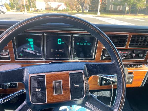 1989 Lincoln Town Car Signature Series - - by dealer for sale in Delanco, NJ – photo 7
