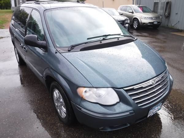 2005 Chrysler Town and Country Limited 4dr Extended Mini Van 164056 Mi for sale in Saint Bonifacius, MN – photo 3
