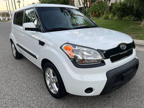 2011 Kia Soul Wagon 4D SUV - - by dealer - vehicle for sale in Panorama City, CA – photo 3
