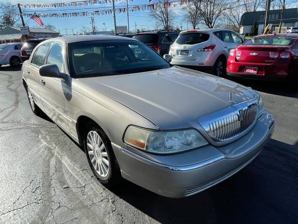 2003 Lincoln Town Car Executive for sale in Louisville, KY – photo 3