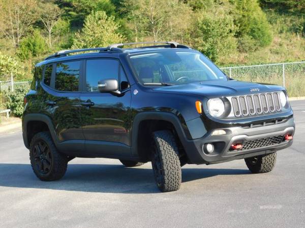 2018 Jeep Renegade Trailhawk 4x4 4WD Four Wheel Drive SKU:JPH64536 for sale in Johnson City, NC – photo 3
