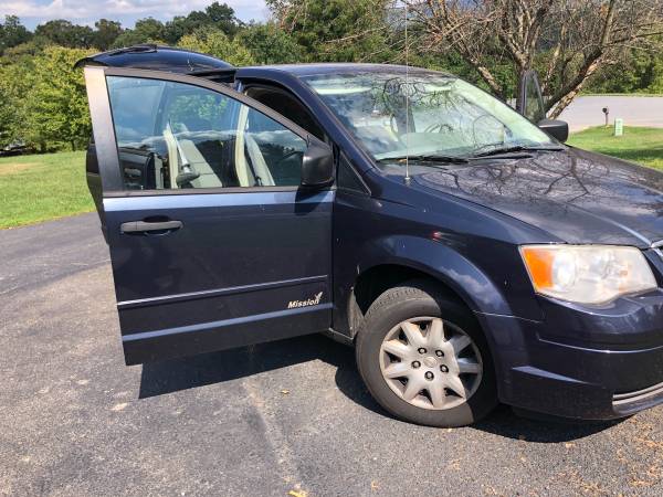 2008 Chrysler Town and Country LX handicap wheelchair accessible van for sale in Middletown, MD – photo 8