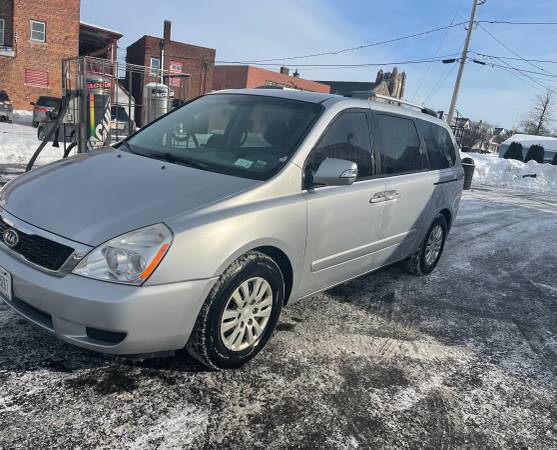 2011 Kia Sedona (2nd owner vehicle well taken care of) - cars & for sale in Buffalo, NY – photo 2