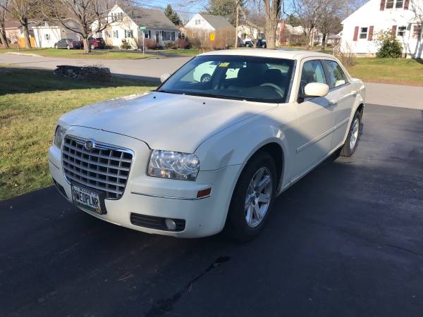2007 Chrysler Touring With Sunroof *ULTRA CLEAN * NEW STICKER - cars... for sale in Portland, ME