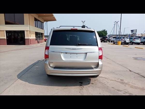 2014 Chrysler Town & Country Touring - - by dealer for sale in Wichita, KS – photo 4