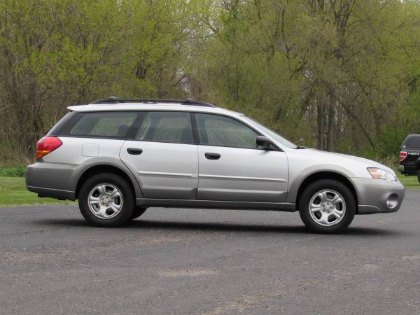 2007 Subaru Outback 2 5i Wagon - CLEAN! - - by dealer for sale in Jenison, MI – photo 3
