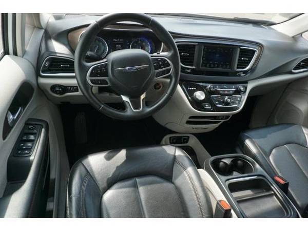 2018 Chrysler Pacifica Touring L for sale in Oklahoma City, OK – photo 10