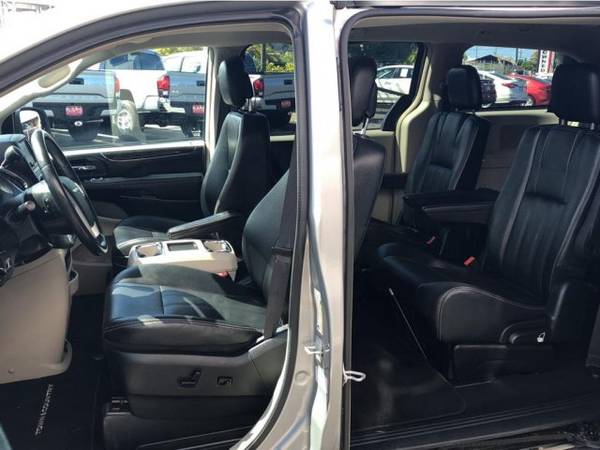 2016 Chrysler Town & Country Touring for sale in Hilo, HI – photo 6