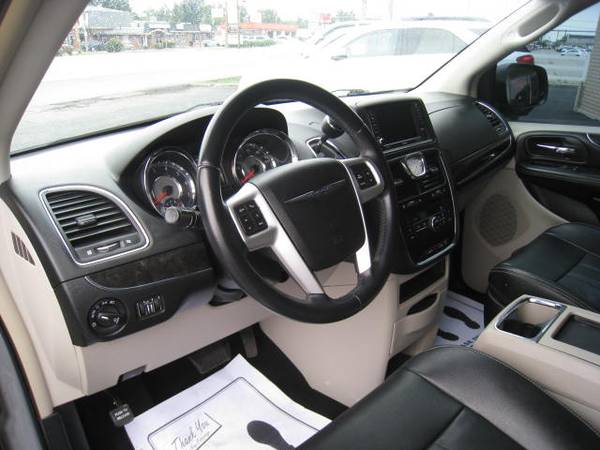 2014 Chrysler Town & Country for sale in Pleasure Ridge Park, KY – photo 12