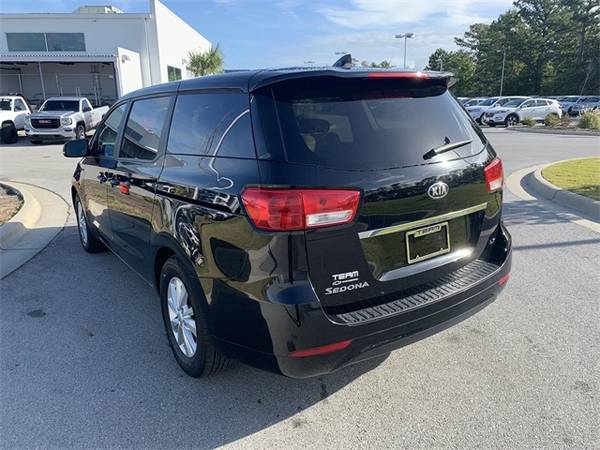 2018 Kia Sedona LX mini-van Black for sale in Goldsboro, NC – photo 7
