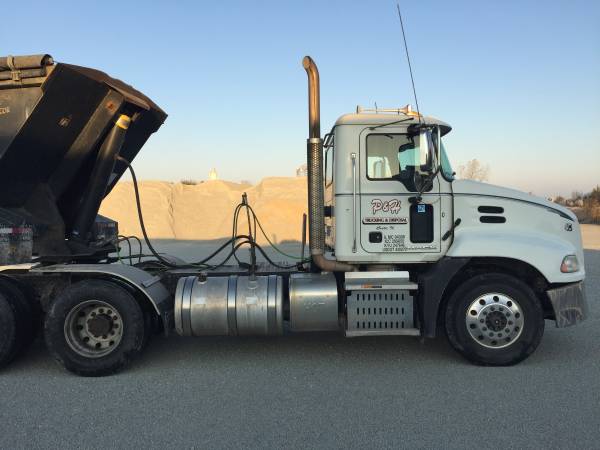 2015 Mack CXU613 with Wet Kit for sale in Chicago heights, IL – photo 4