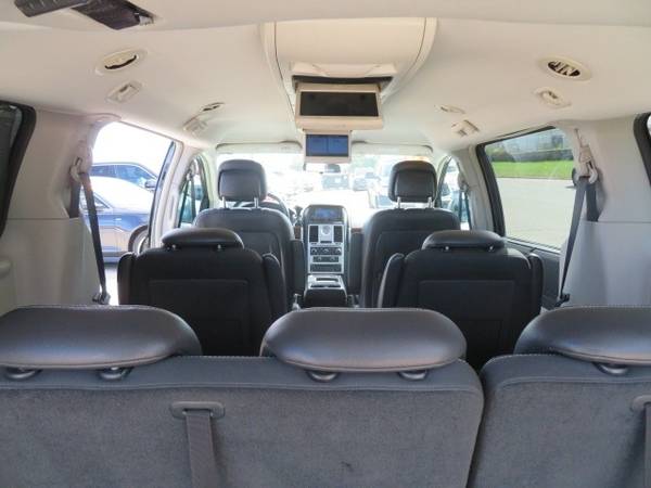 2010 Chrysler Town & Country 4dr Wgn Touring Plus 116, 000 miles for sale in Waterloo, IA – photo 8
