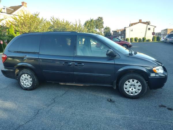 2007 Chrysler Town & Country LX for sale in Allentown, PA – photo 3
