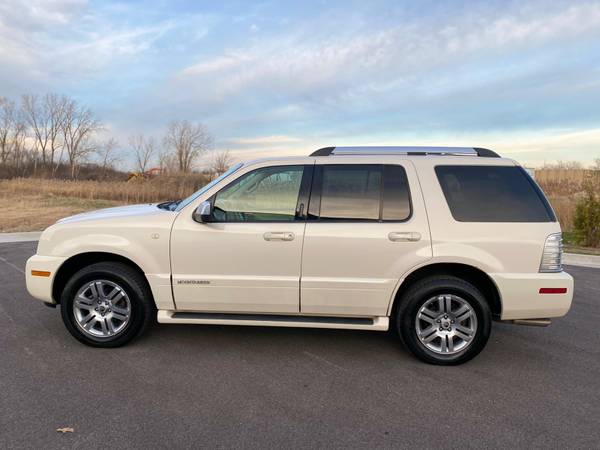 2007 Mercury Mountaineer Loaded CLEAN - cars & trucks - by owner -... for sale in Lake Bluff, IL – photo 8