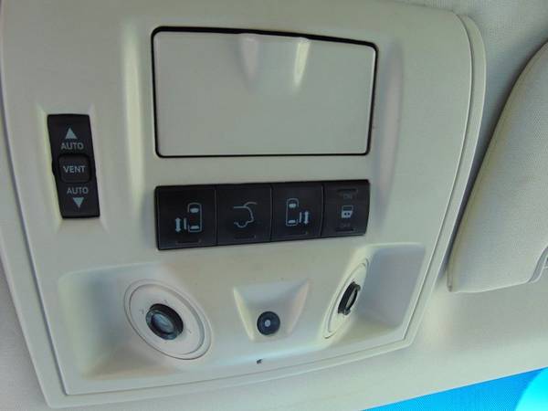 2009 Chrysler Town & Country Limited, 177K Miles, Leather, DVD, & More for sale in Alexandria, ND – photo 21
