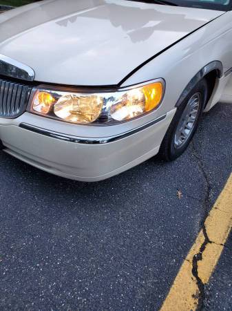 Clean 1998 Lincoln Town Car Cartier - HID turn signals! - cars & for sale in Carmel, IN – photo 23